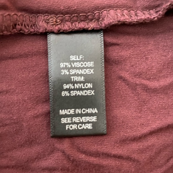 Maroon tank top with lace back - Picture 4 of 4